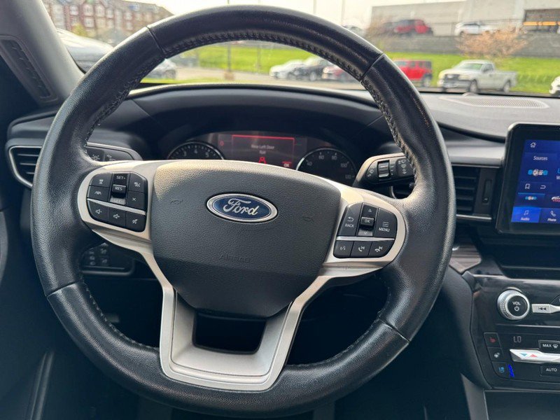 Used 2021 Ford Explorer Limited w/ Equipment Group 301A AWD/4WD image 13