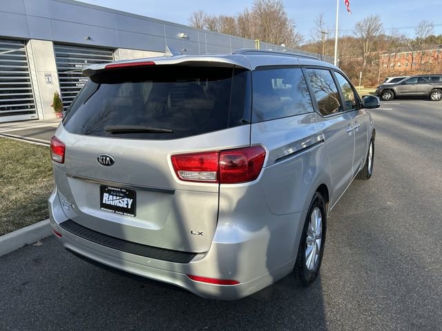 Used 2017 Kia Sedona LX w/ LX Essentials Premium Package image 8