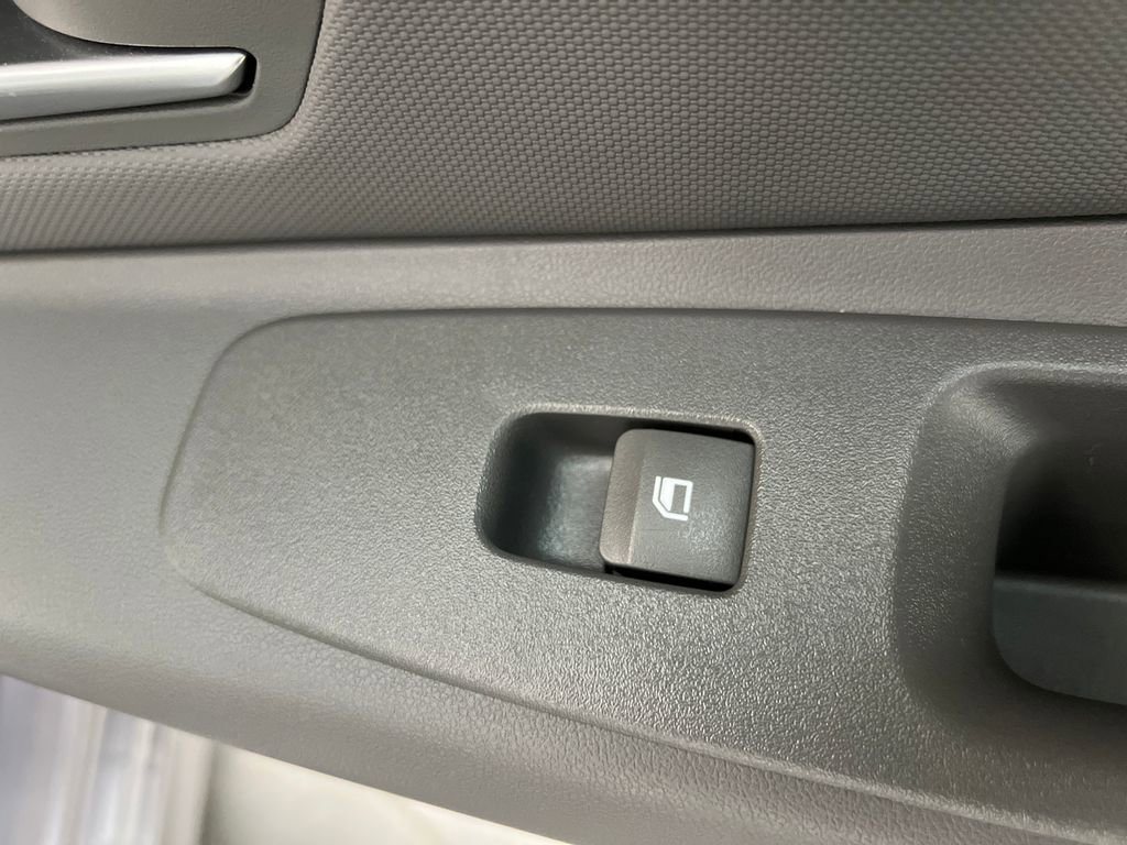 Used 2025 Hyundai Elantra SEL image 18