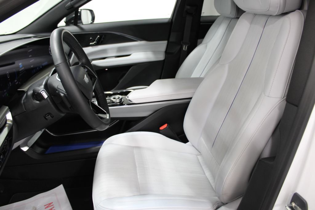 Used 2024 Cadillac Lyriq Luxury image 13