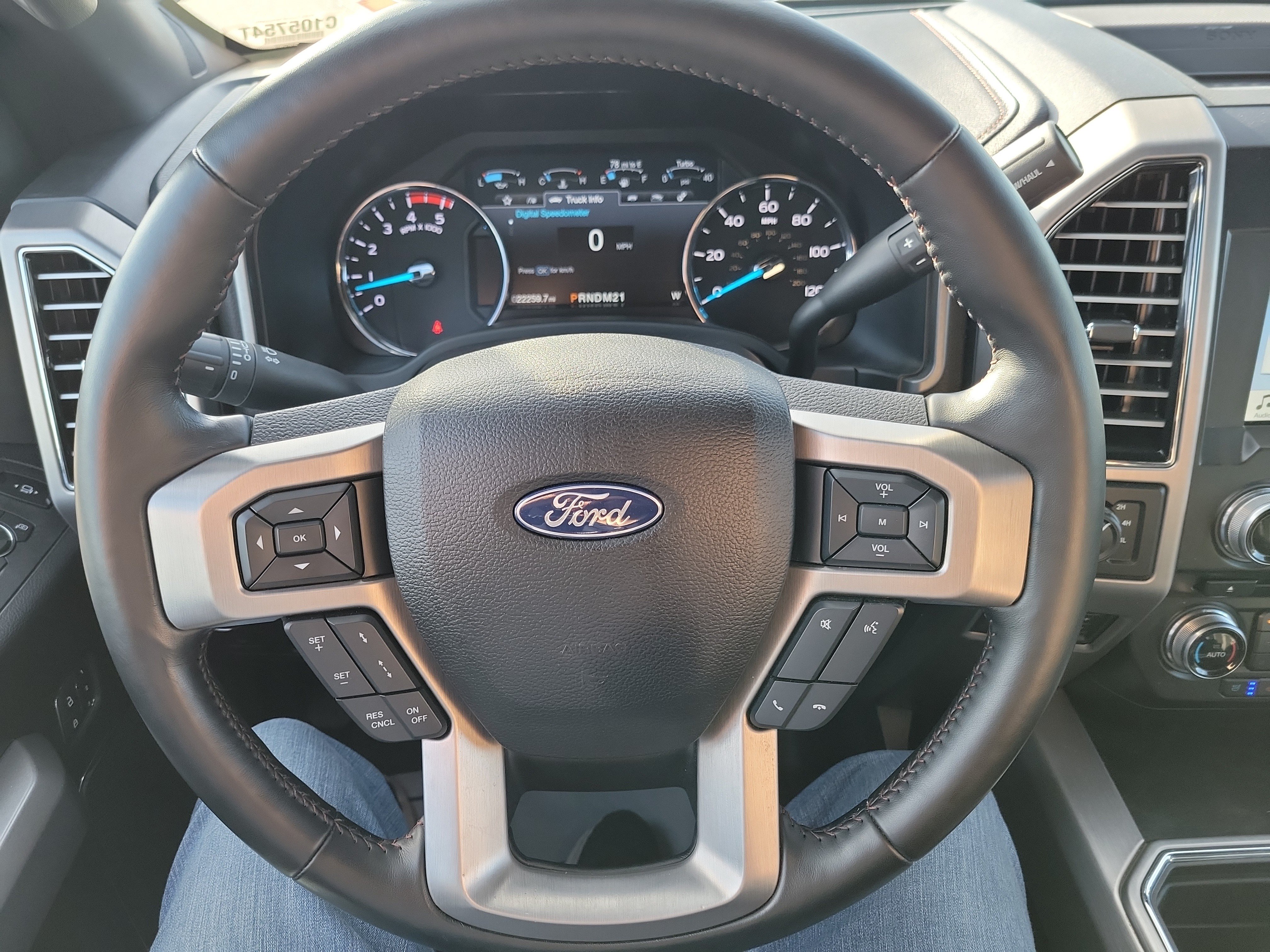 Certified 2018 Ford F350 Platinum w/ Platinum Ultimate Package AWD/4WD image 31