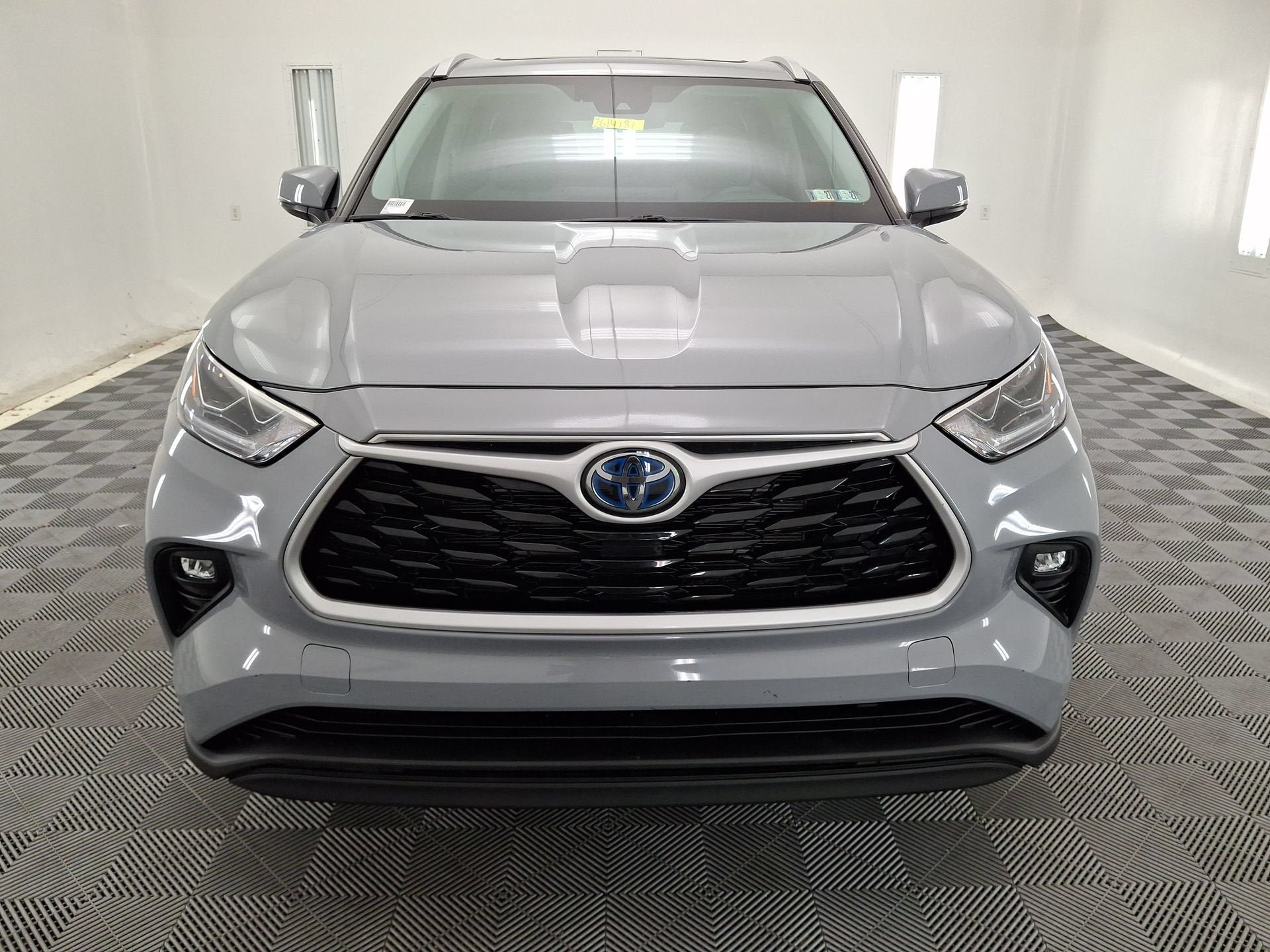 Used 2023 Toyota Highlander Bronze Edition FWD image 29