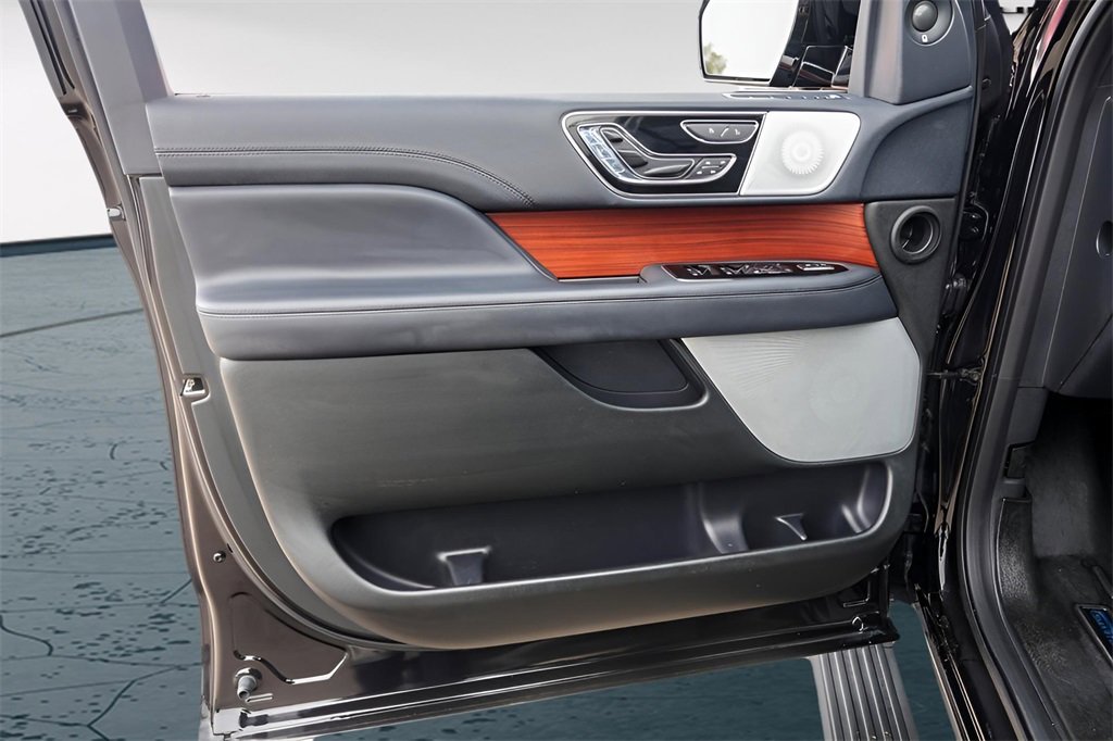 Used 2024 Lincoln Navigator L Reserve image 28