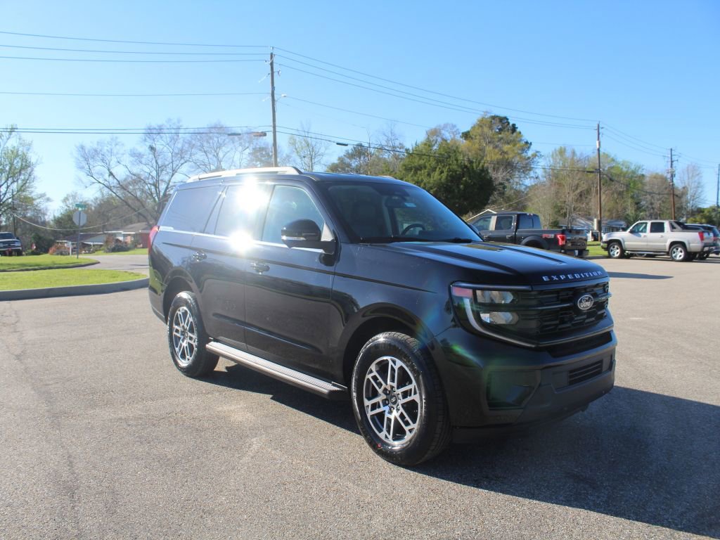 New 2026 Ford Expedition Active image 8