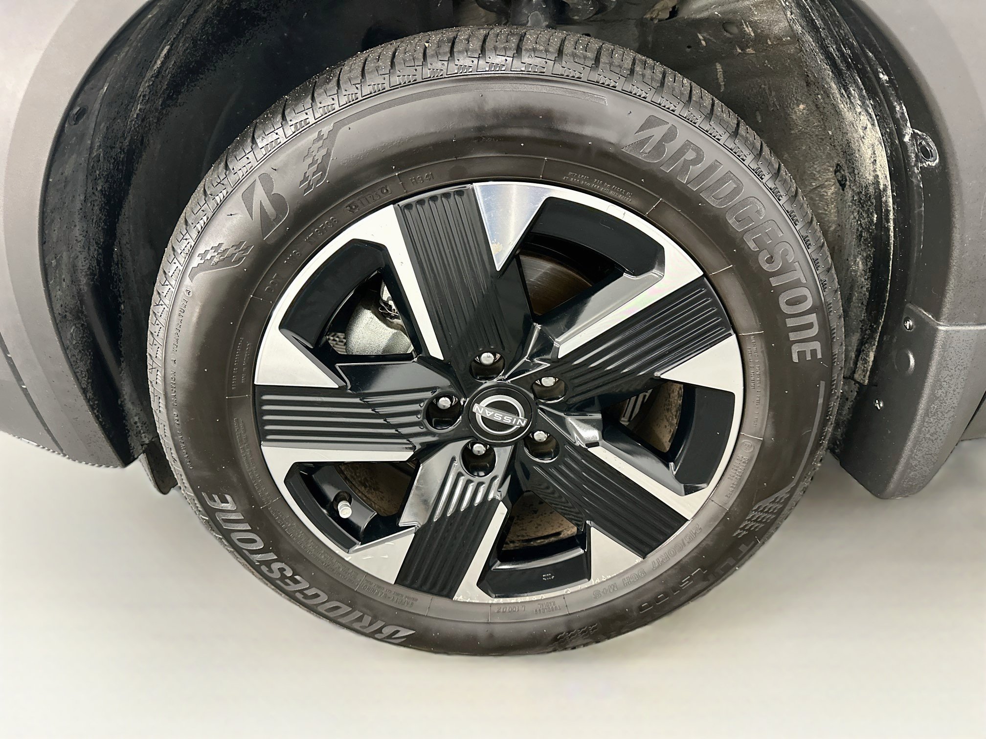 Used 2025 Nissan Kicks SV AWD/4WD image 34
