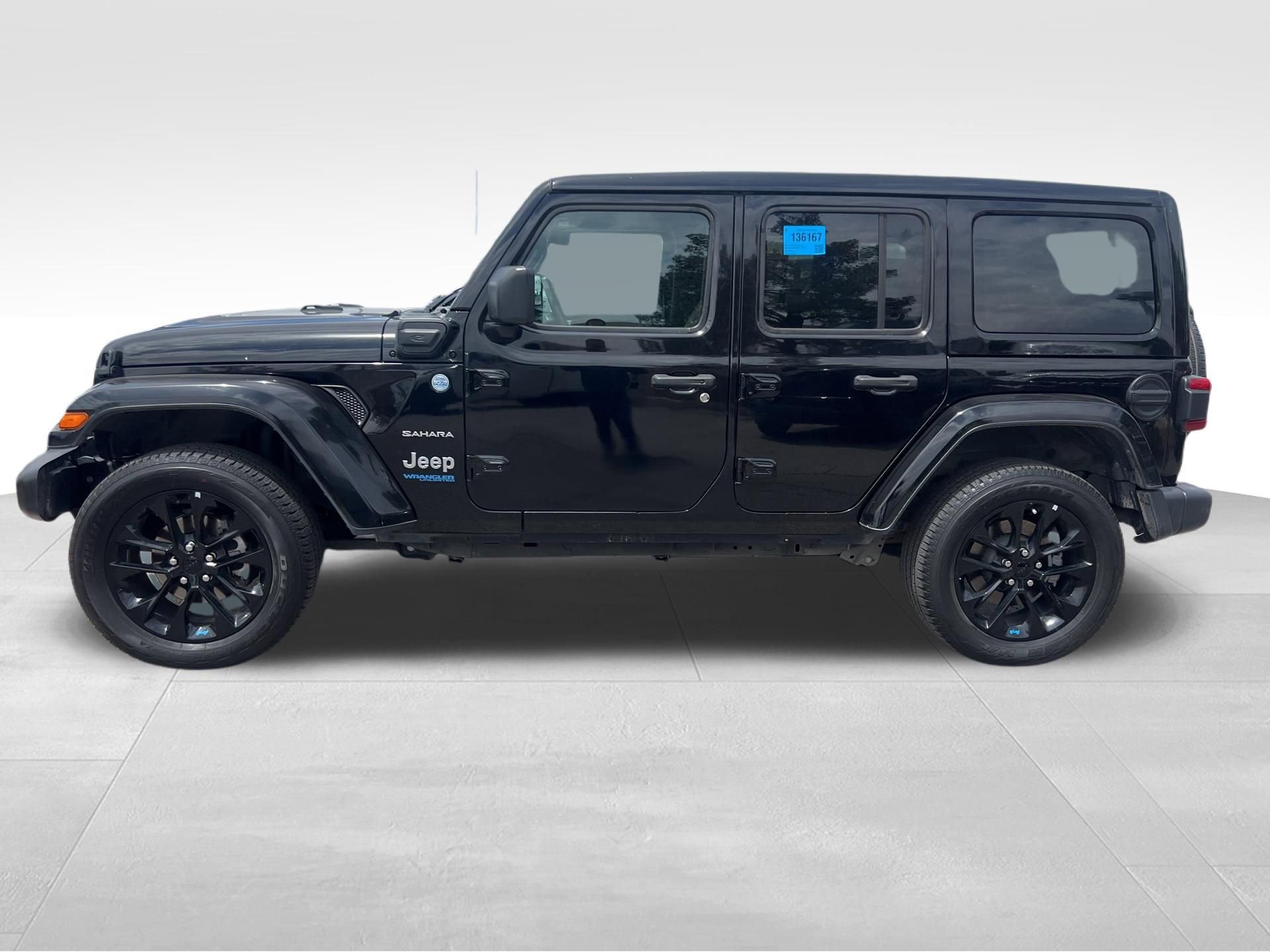 Used 2022 Jeep Wrangler Unlimited Sahara w/ Cold Weather Group AWD/4WD image 8