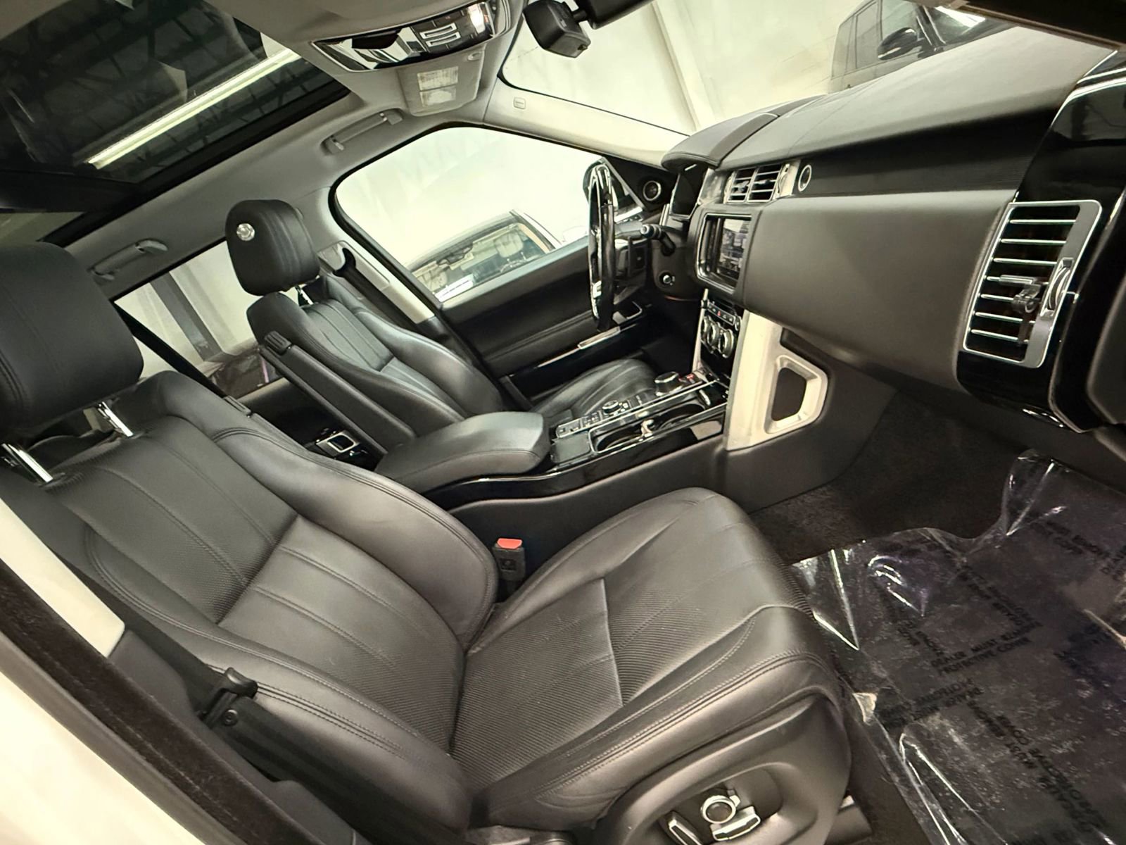 Used 2016 Land Rover Range Rover HSE image 25