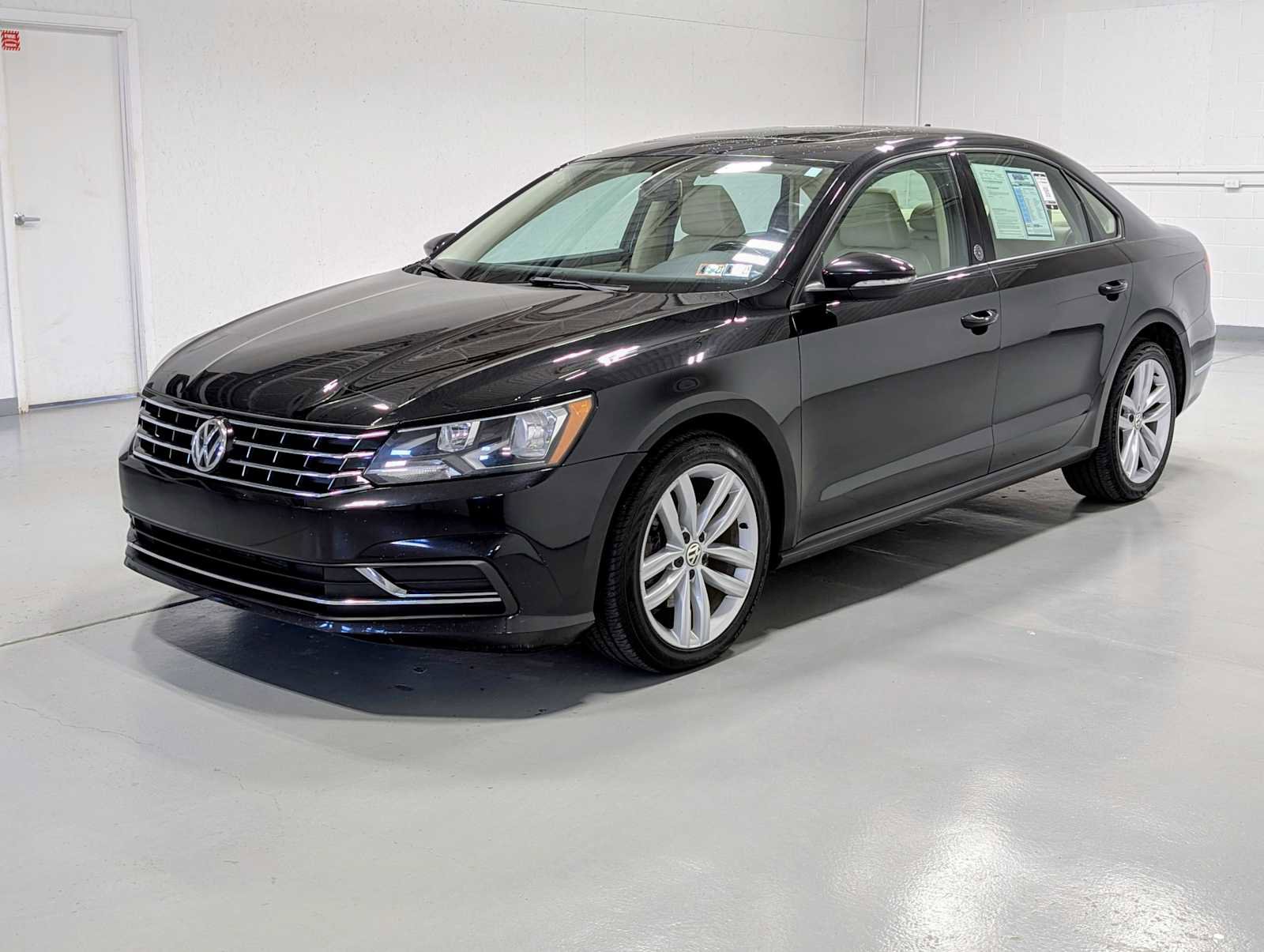 Used 2019 Volkswagen Passat 2.0T Wolfsburg w/ Wheels & Sunroof Package FWD image 1