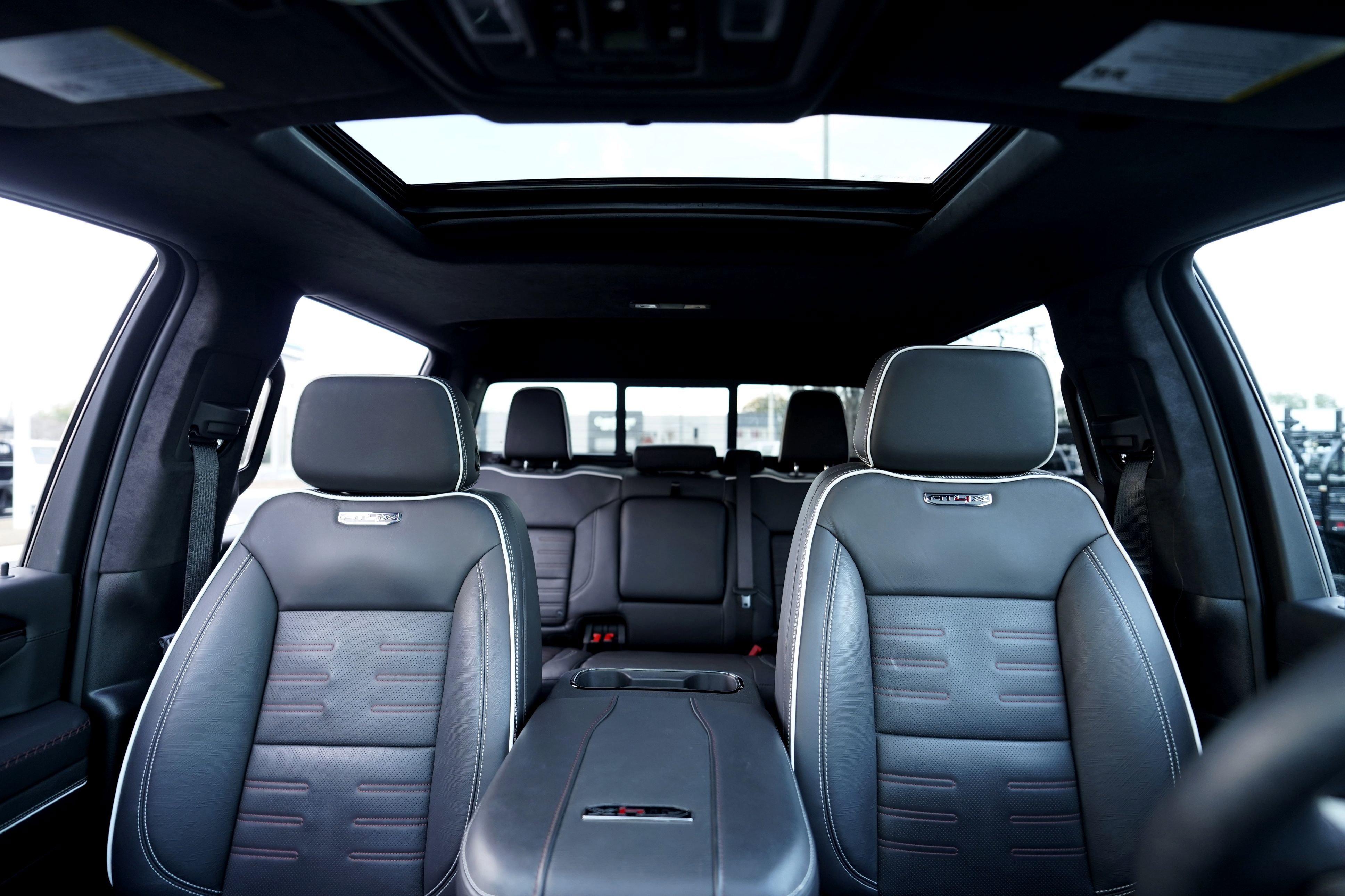 Used 2025 GMC Sierra 2500 AT4X image 16