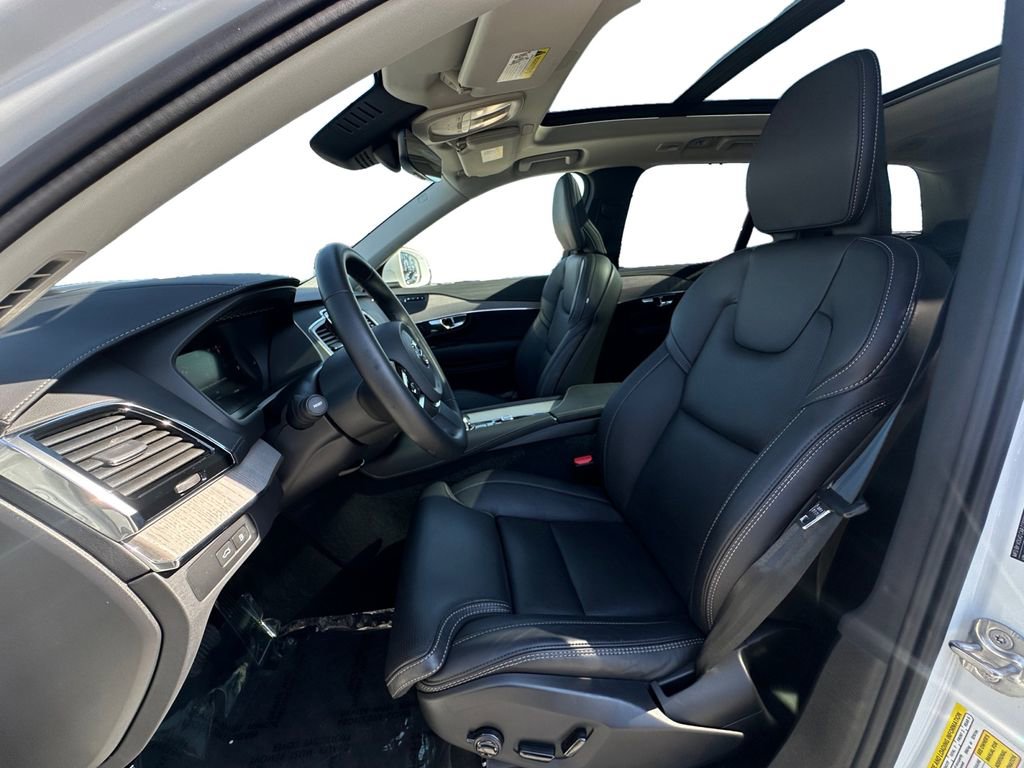 Used 2025 Volvo XC90 T8 Ultra w/ Protection Package Premier image 9