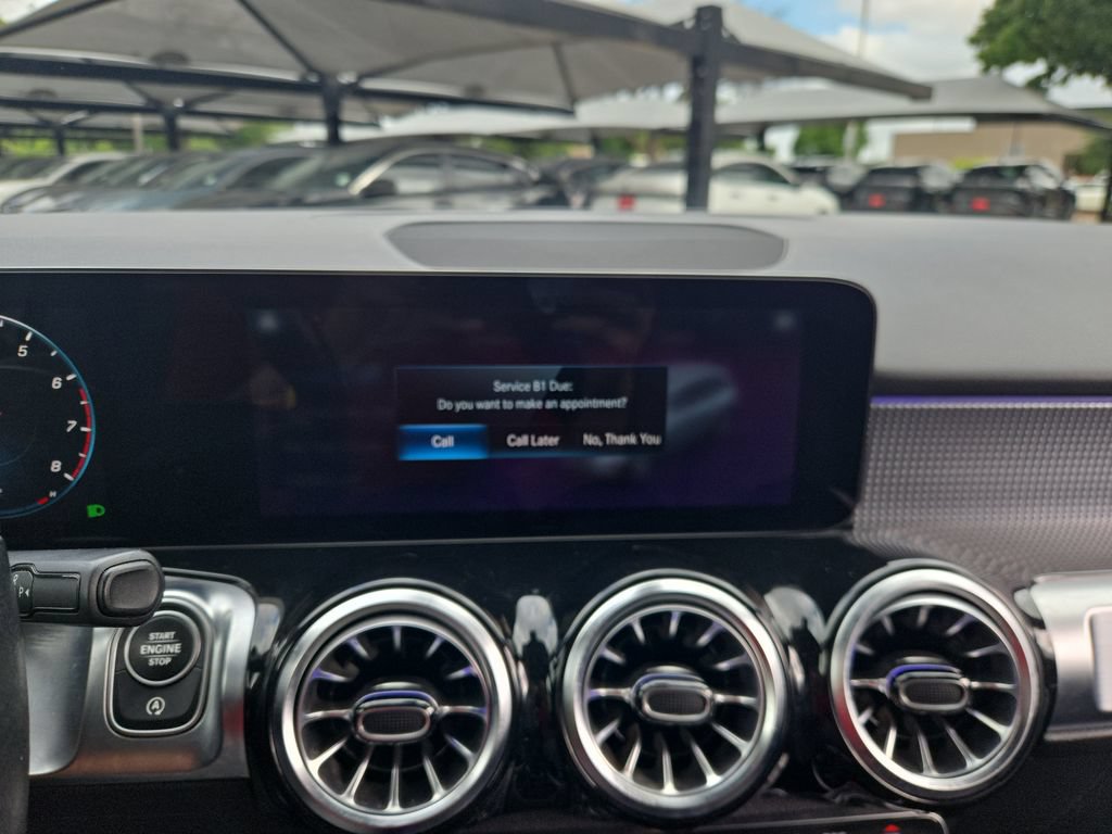 Used 2023 Mercedes-Benz GLB 250 4MATIC w/ Premium Package image 25