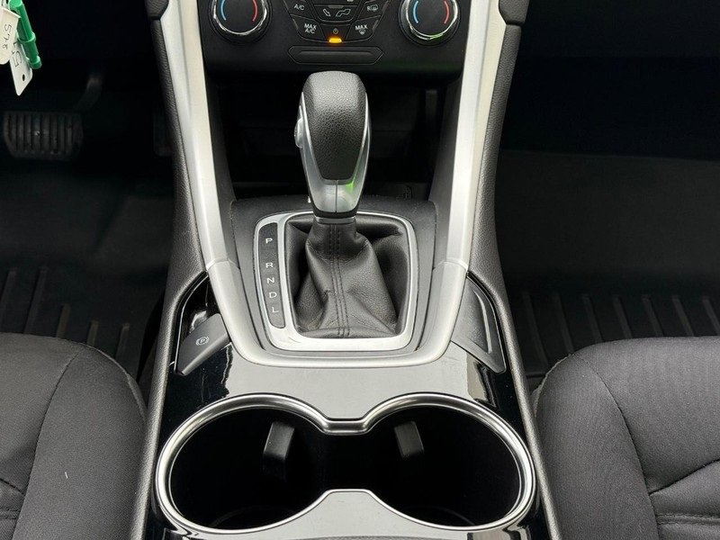 Used 2014 Ford Fusion SE image 12