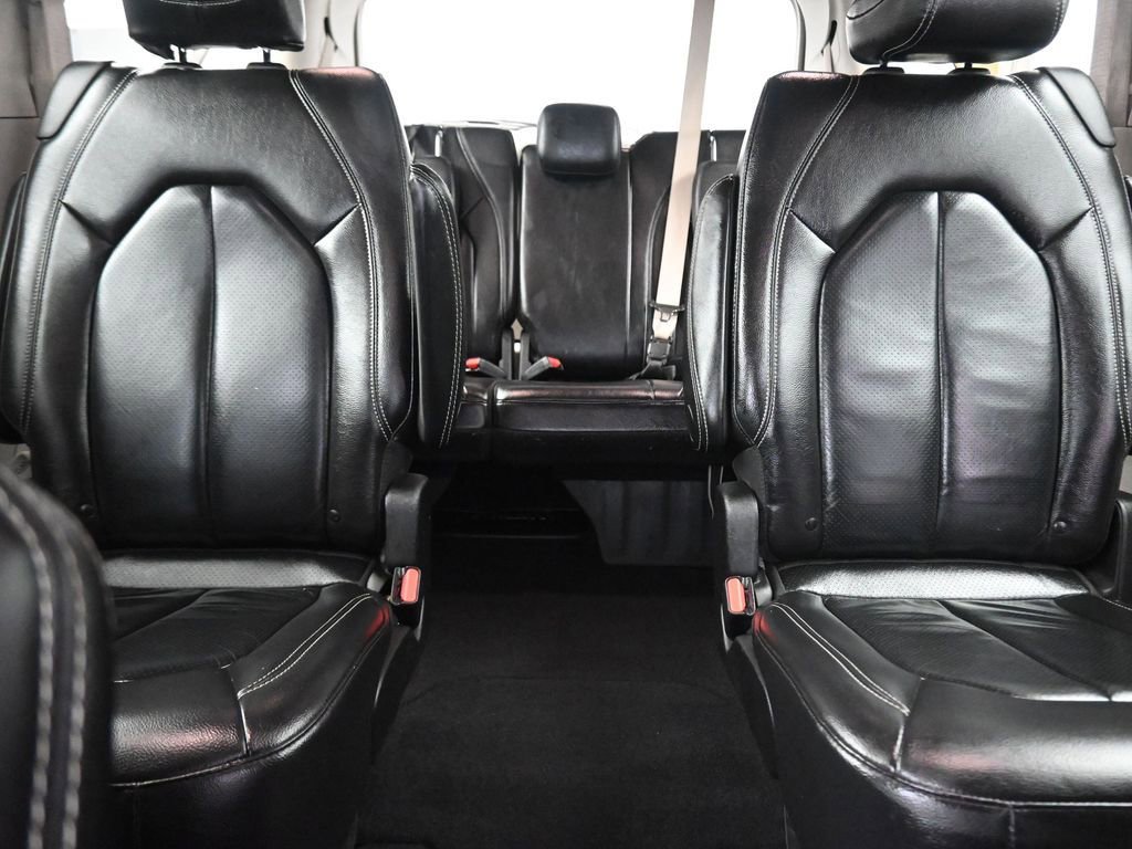 Used 2022 Chrysler Pacifica Touring-L image 28