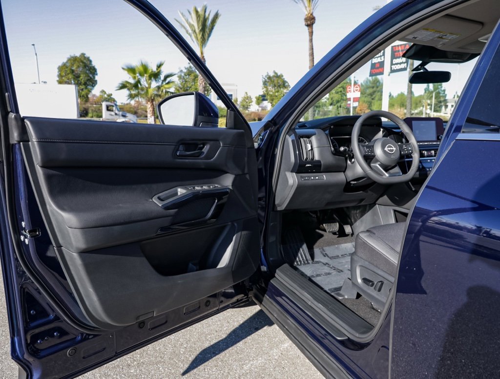 New 2025 Nissan Pathfinder SV image 13