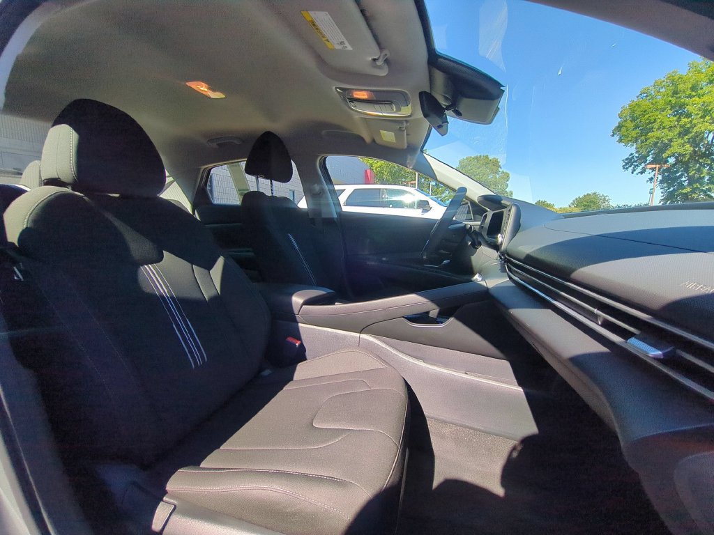 Used 2026 Hyundai Elantra Hybrid FWD image 27