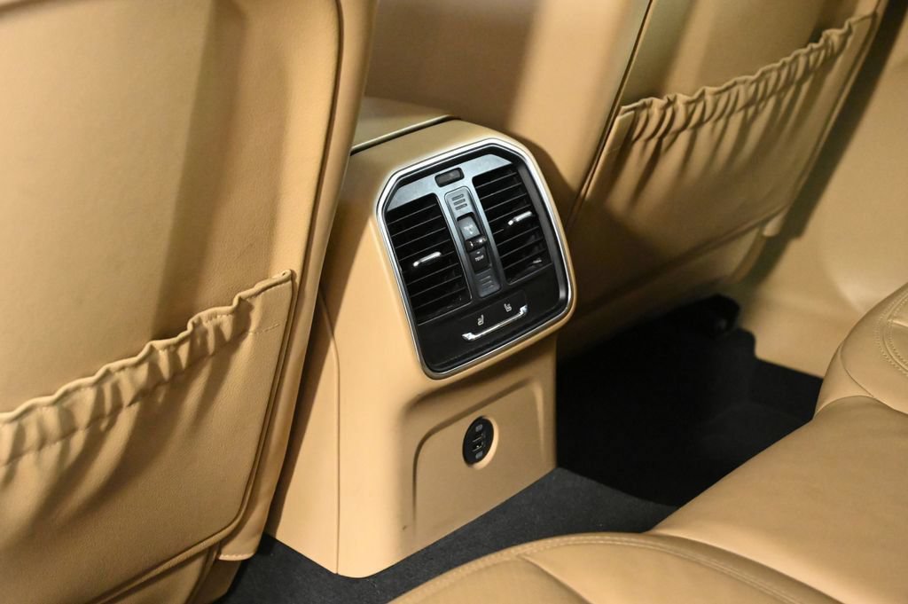 Certified 2018 Porsche Macan AWD/4WD image 20