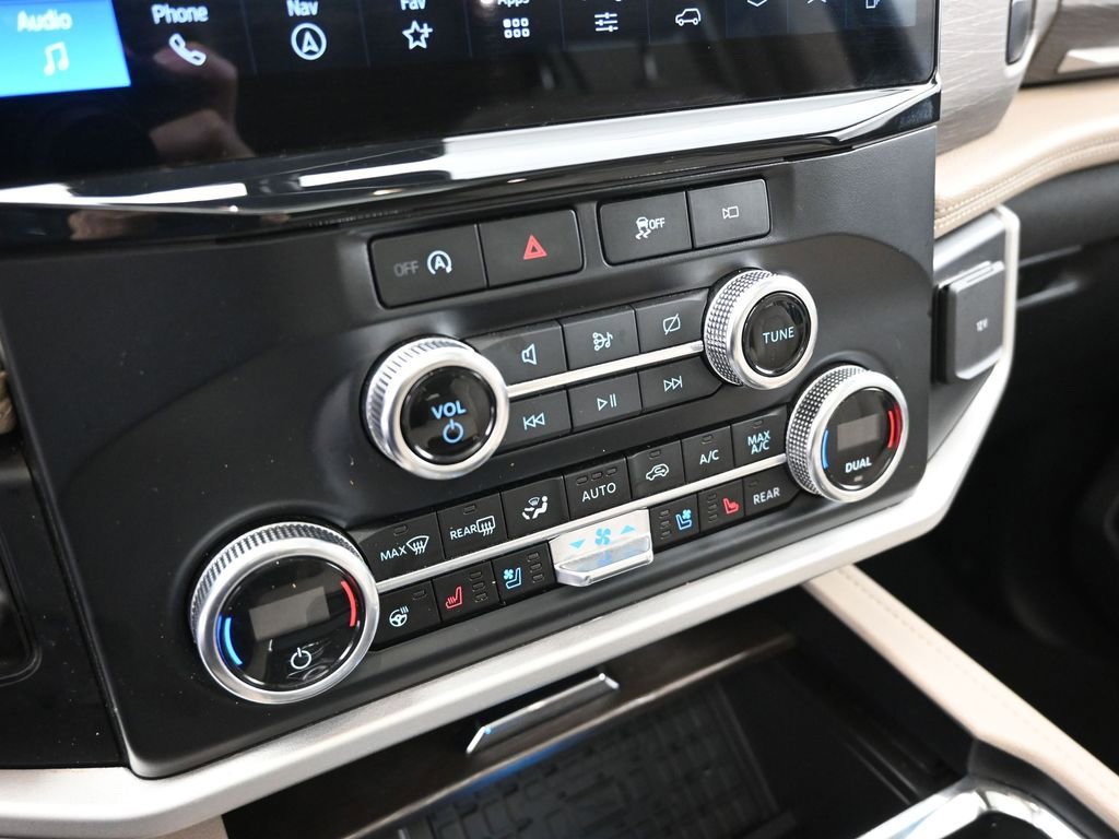 Used 2024 Ford Expedition Limited image 18