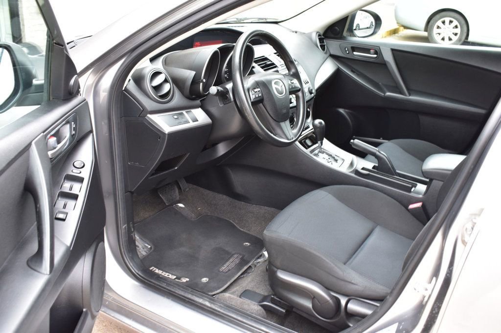 Used 2011 MAZDA MAZDA3 i Touring image 16