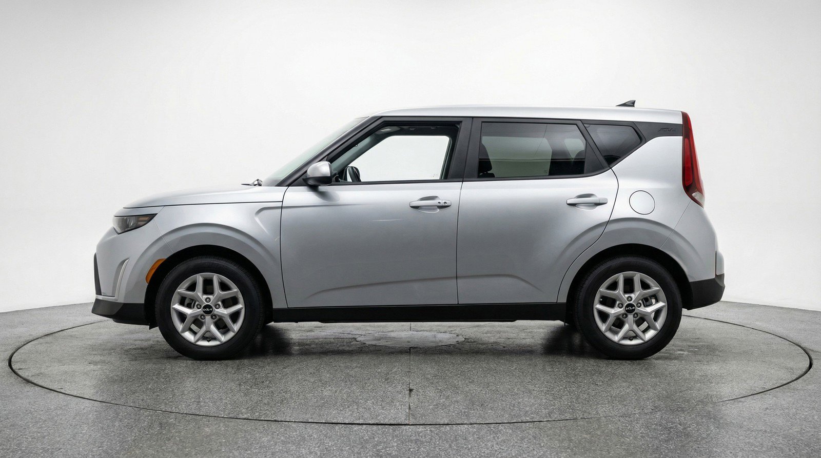Used 2025 Kia Soul LX w/ LX Technology Package image 5