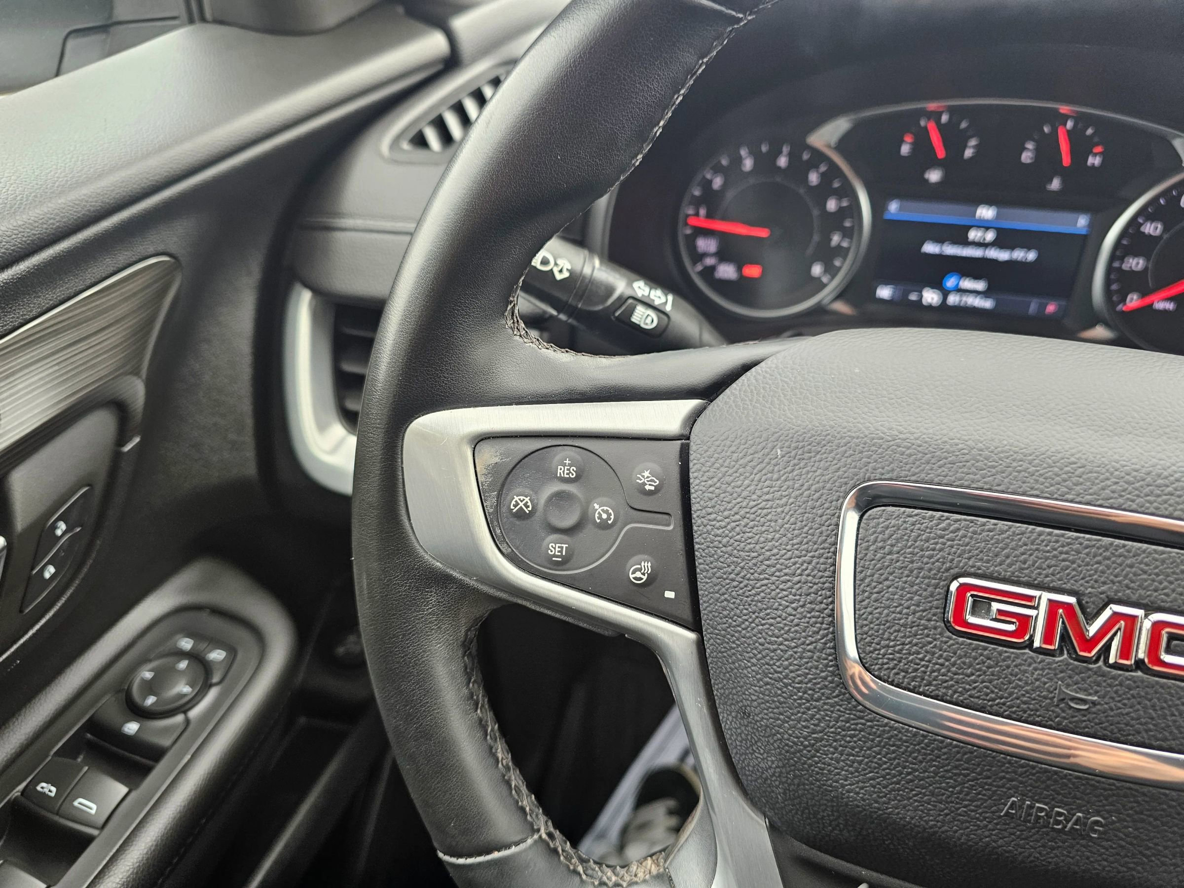 Used 2023 GMC Terrain SLT w/ Infotainment Package II image 18