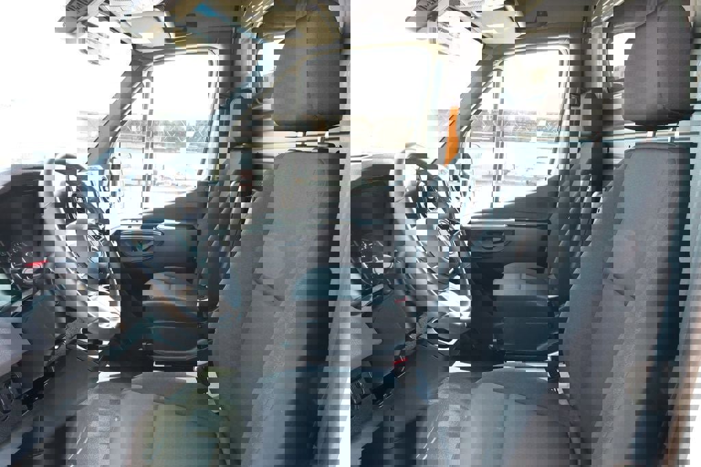 Used 2025 Mercedes-Benz Sprinter 2500 image 18