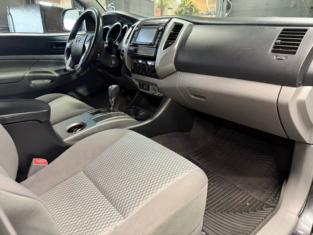 Used 2015 Toyota Tacoma SR5 V6 image 13