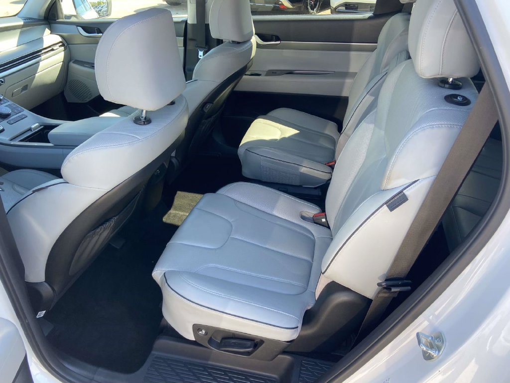 Used 2024 Hyundai Palisade SEL FWD image 16