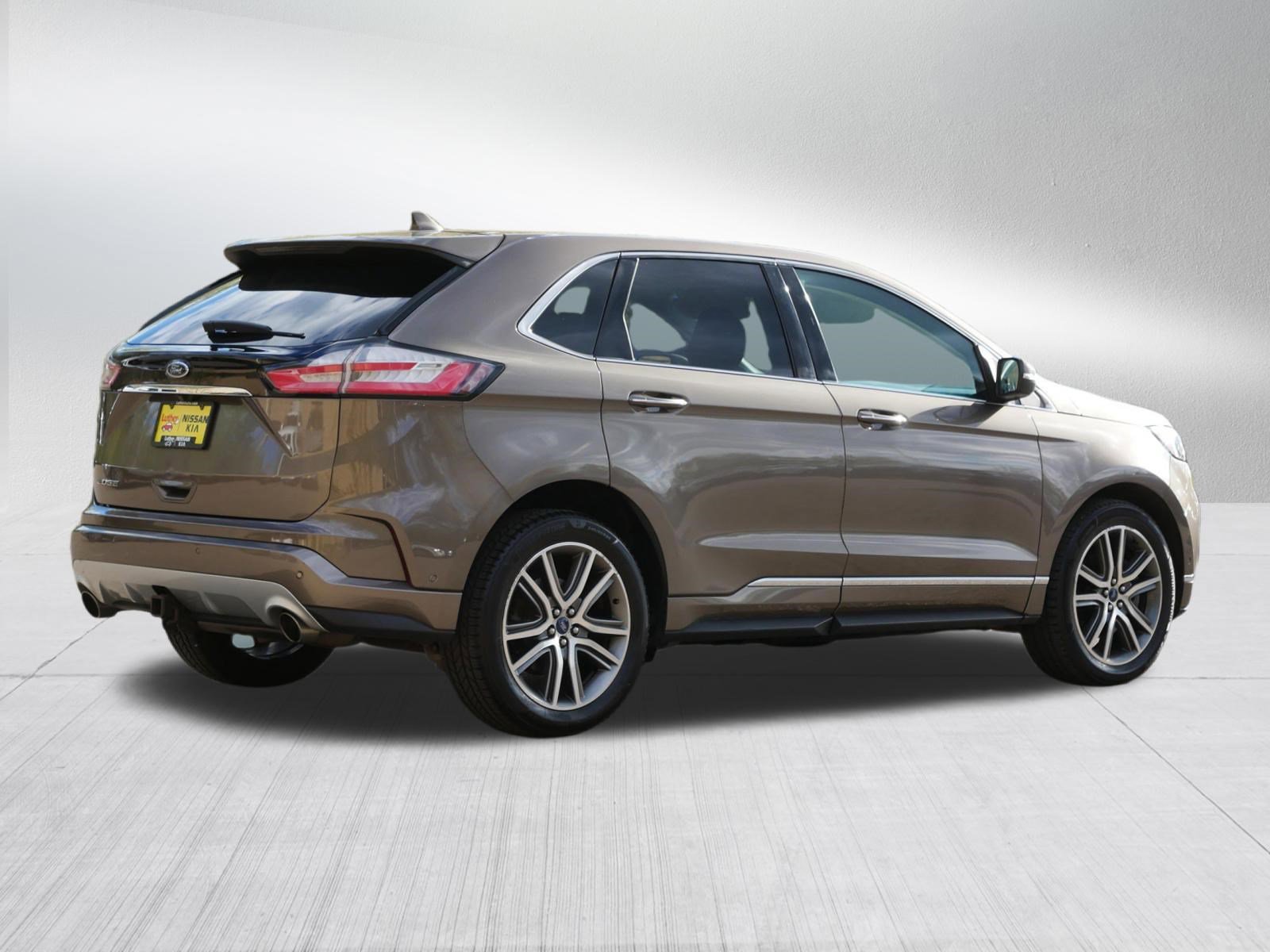 Used 2019 Ford Edge Titanium w/ Equipment Group 301A AWD/4WD image 7