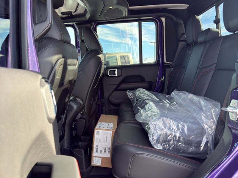 New 2026 Jeep Gladiator Rubicon w/ Technology Group AWD/4WD image 12