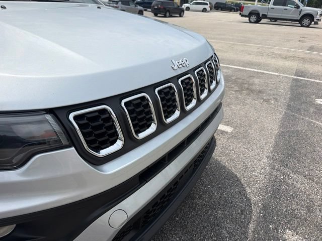Used 2024 Jeep Compass Latitude AWD/4WD image 9
