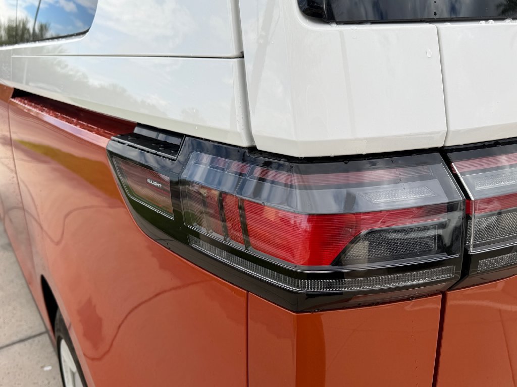 Used 2025 Volkswagen ID. Buzz 1st Edition RWD image 10