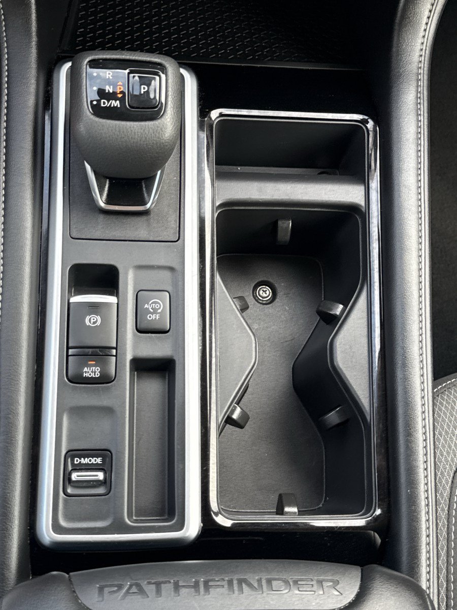 Used 2025 Nissan Pathfinder SV FWD image 28