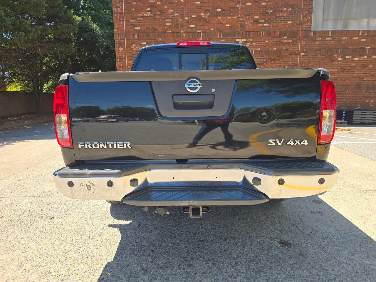 Used 2016 Nissan Frontier SV w/ SV Value Truck Package AWD/4WD image 4