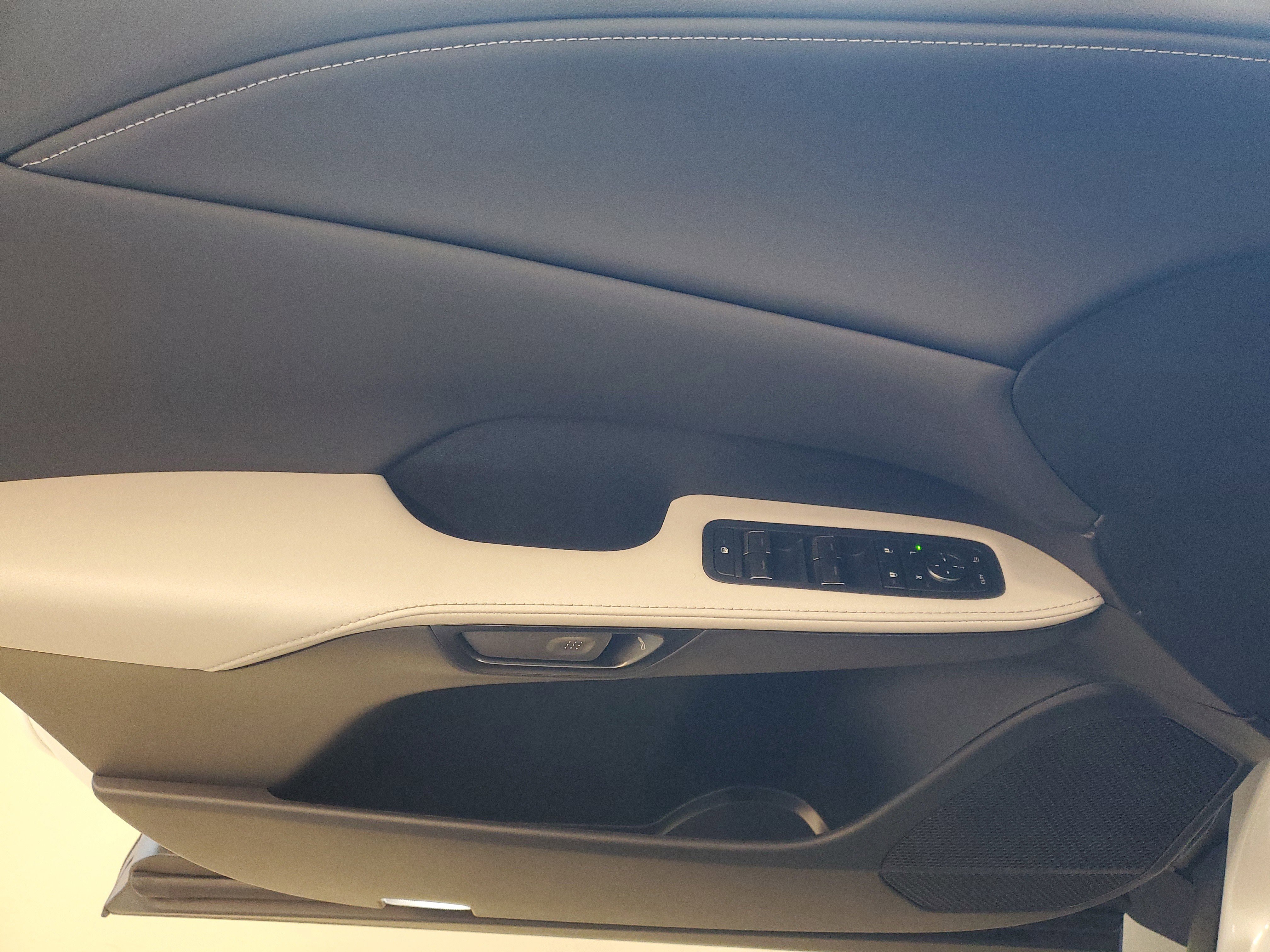 Used 2025 Lexus RX 350h image 24