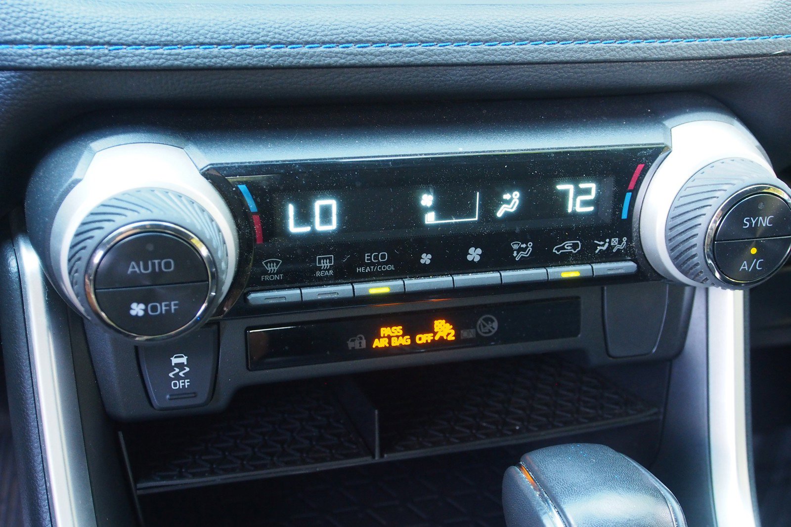 Used 2024 Toyota RAV4 SE image 26