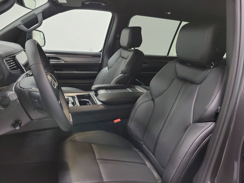 New 2026 Jeep Grand Wagoneer 4WD image 18