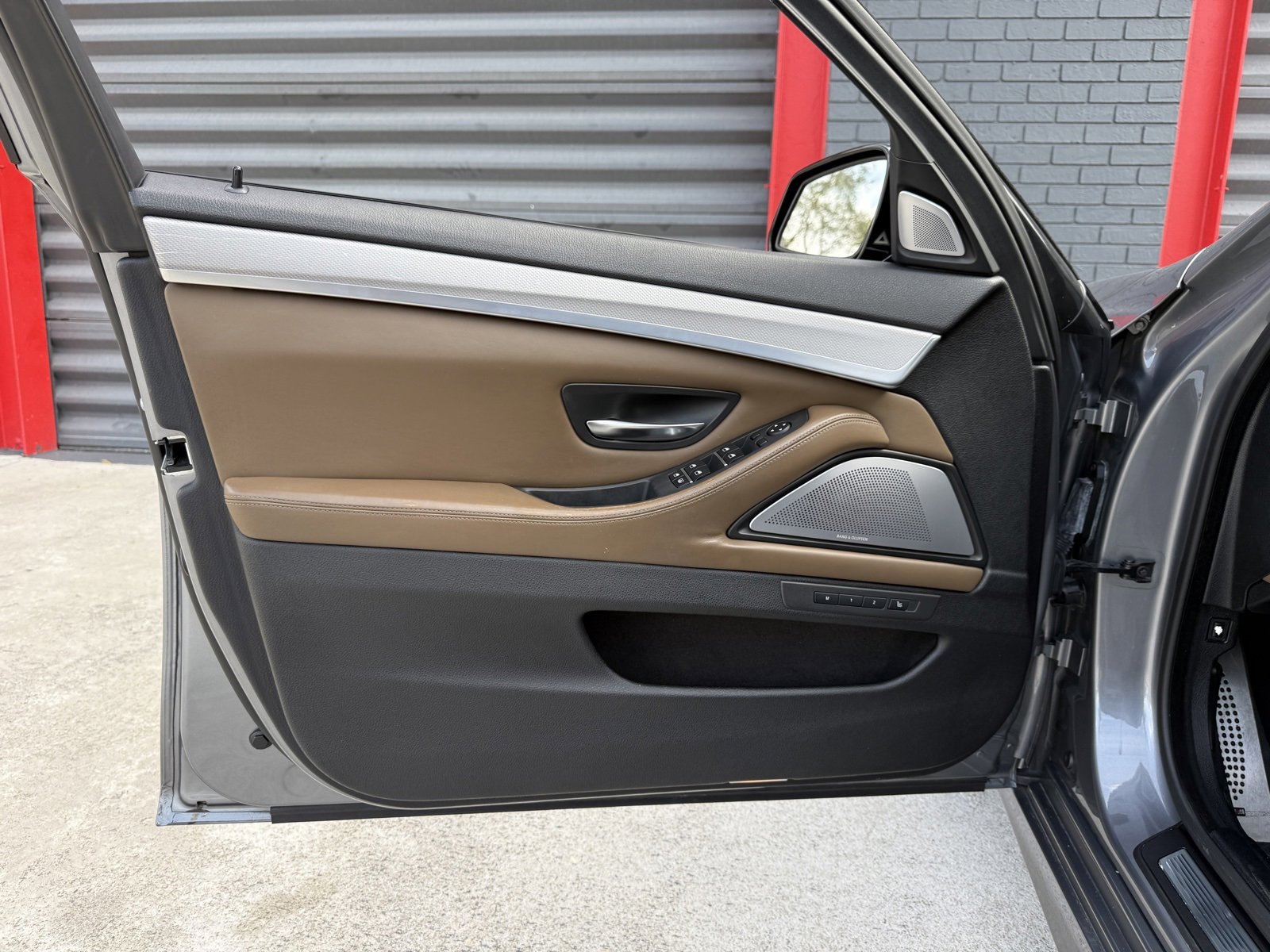 Used 2014 BMW 550i xDrive Sedan image 13