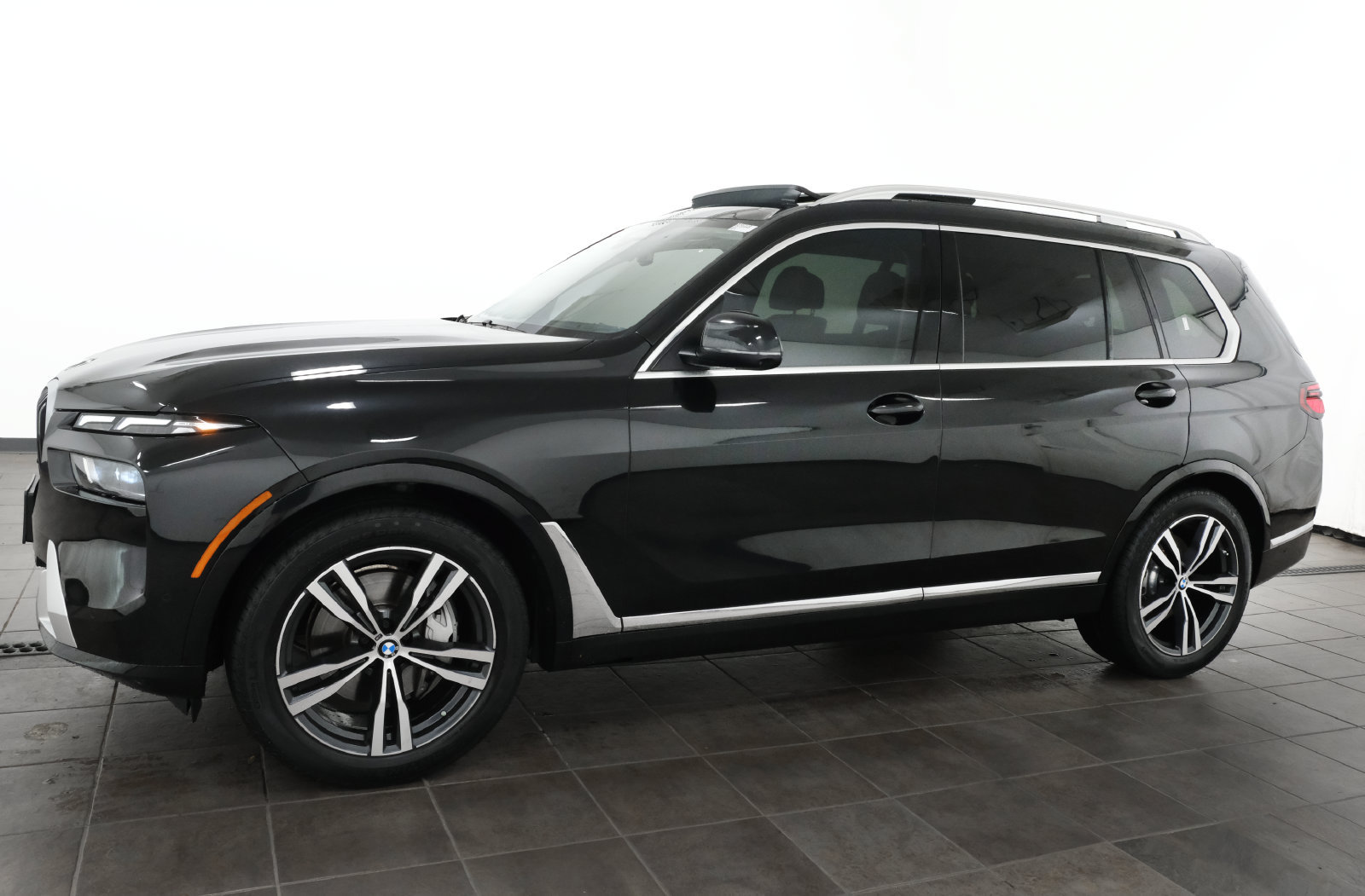 Used 2023 BMW X7 xDrive40i w/ Executive Package AWD/4WD image 2