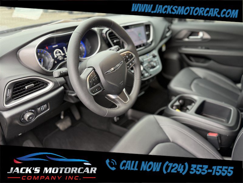Used 2026 Chrysler Pacifica Select FWD image 18