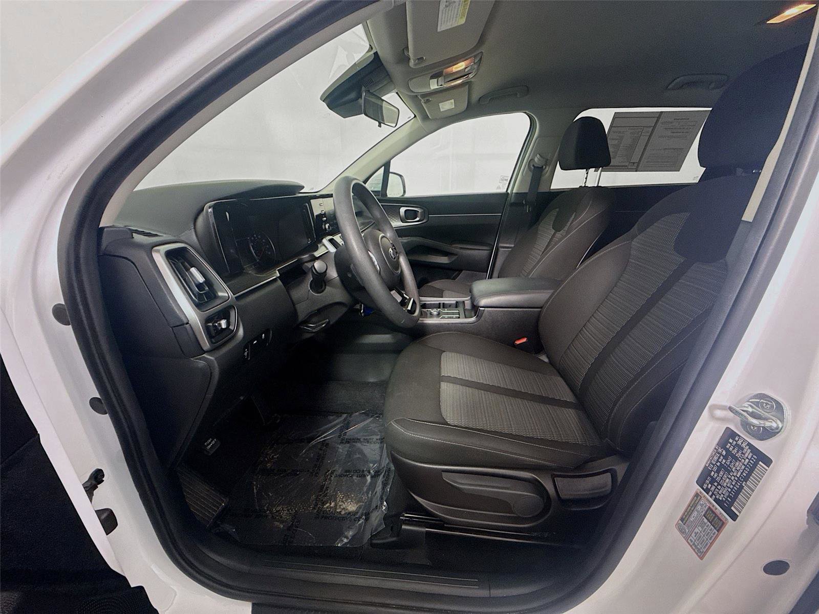 Used 2021 Kia Sorento LX image 2