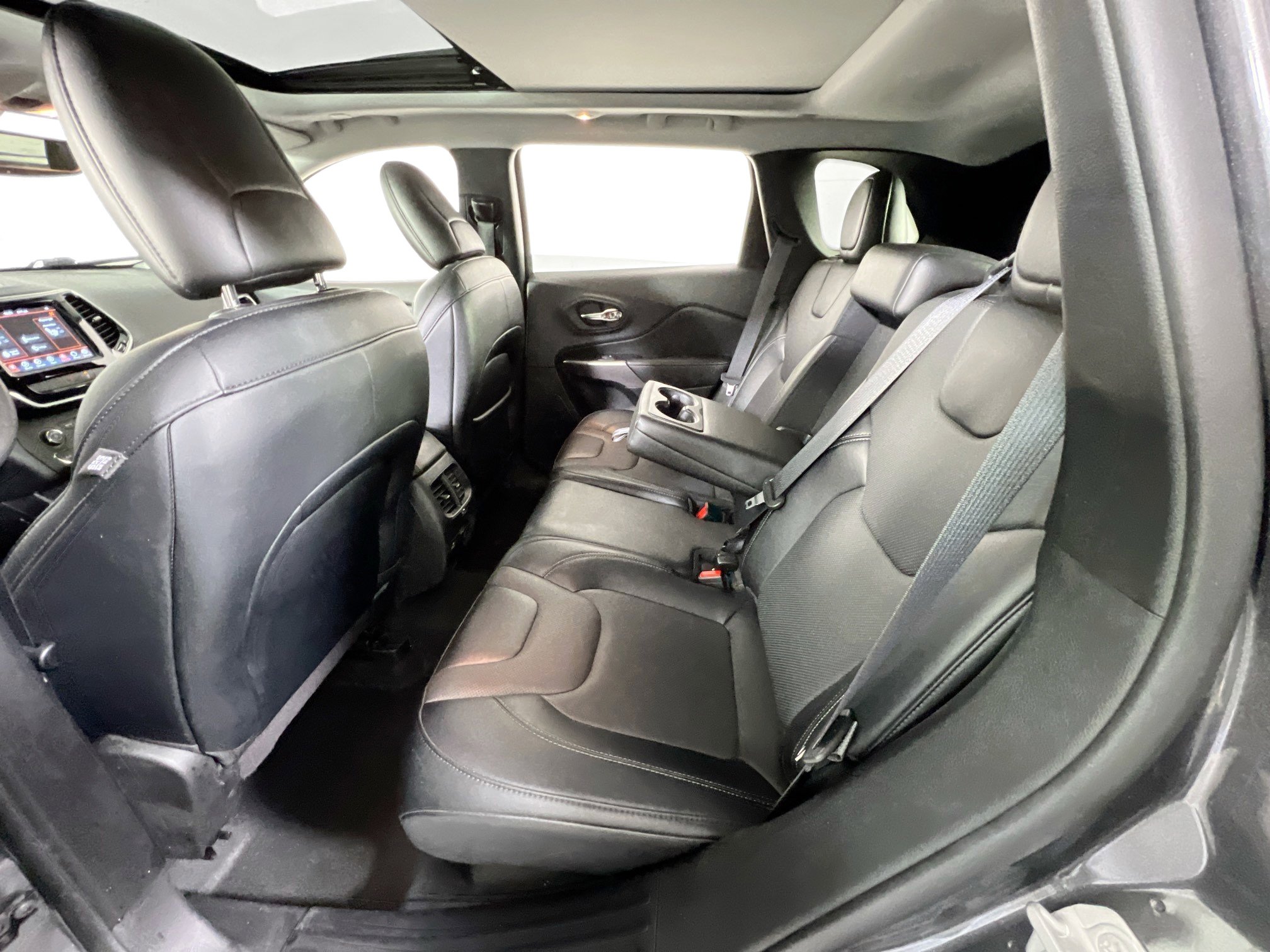 Used 2022 Jeep Cherokee Limited image 24