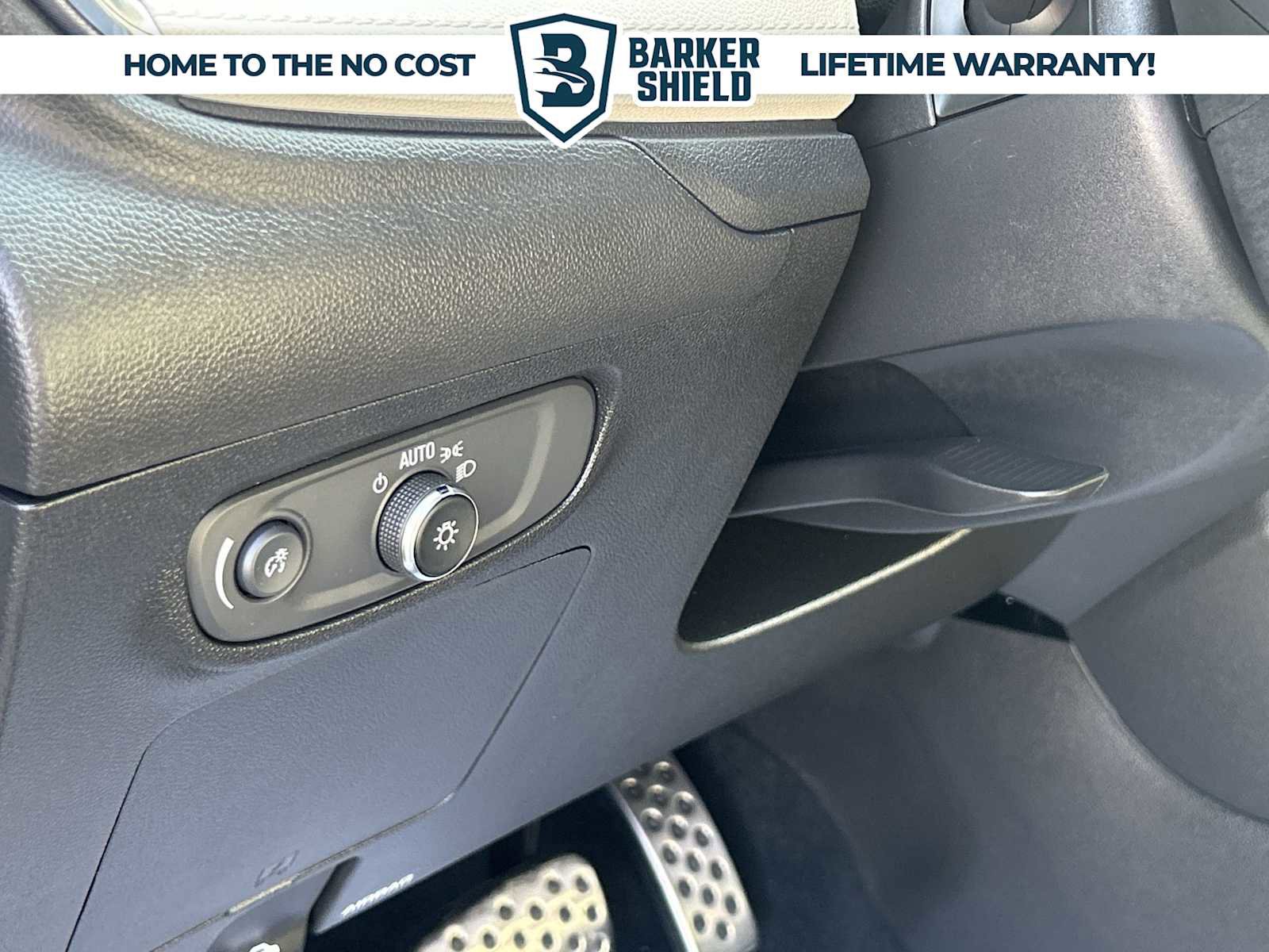 Used 2025 Buick Encore GX Avenir w/ Avenir Convenience Package FWD image 16