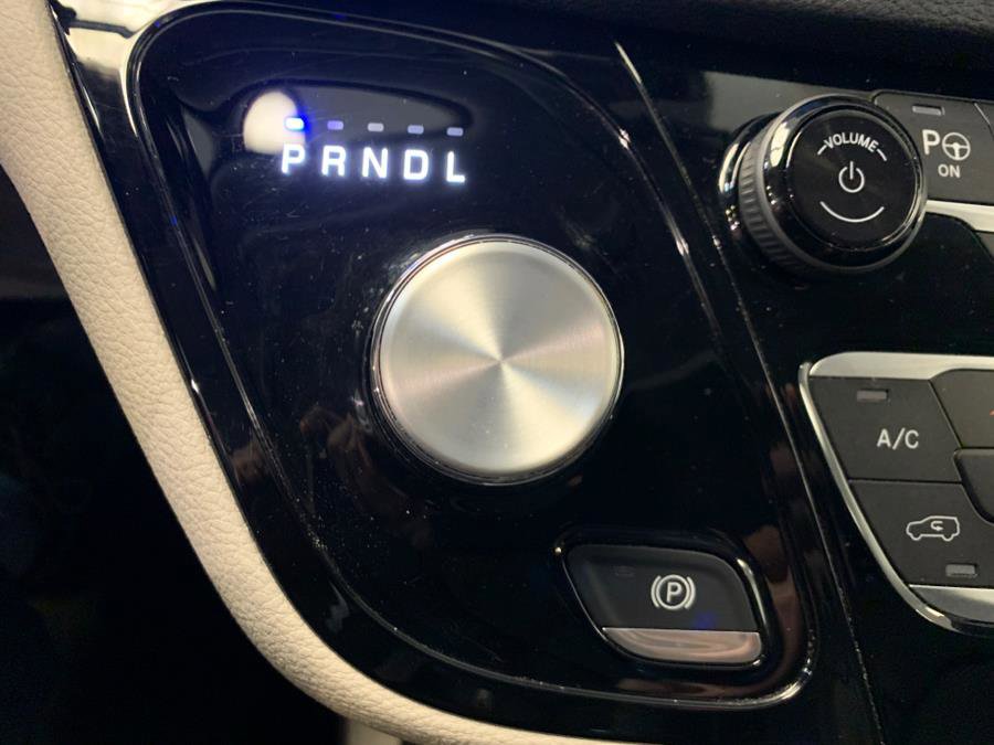 Used 2022 Chrysler Pacifica Touring-L w/ Uconnect Theater Family Group AWD/4WD image 38
