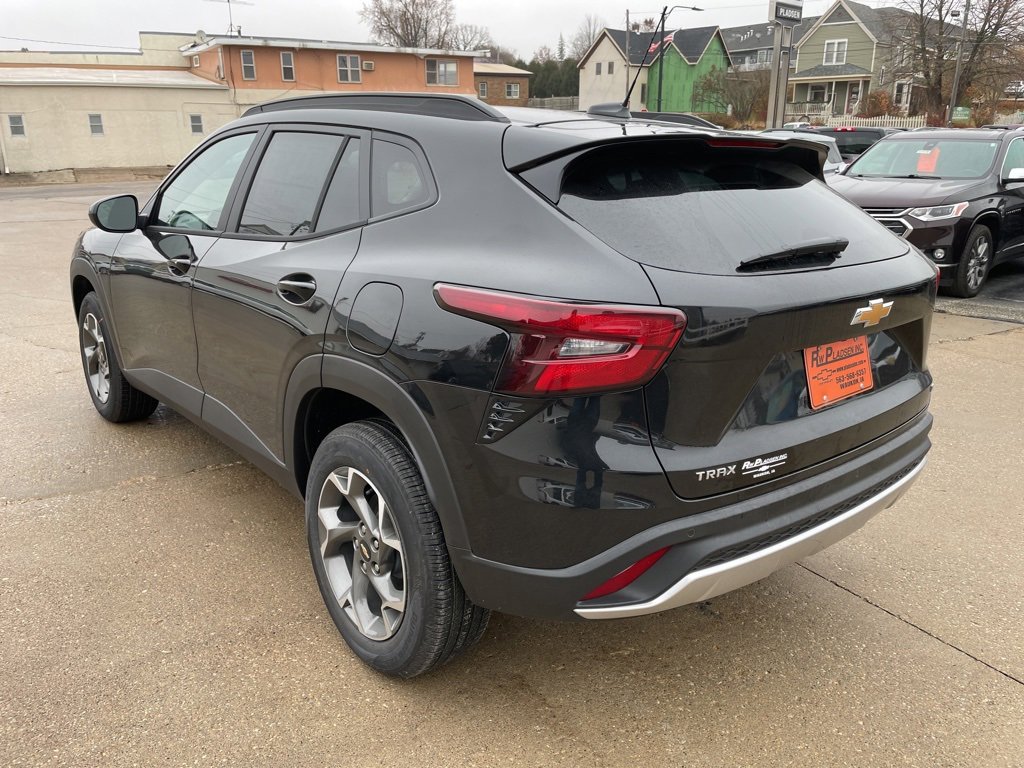 New 2026 Chevrolet Trax LT w/ Driver Confidence Package image 12