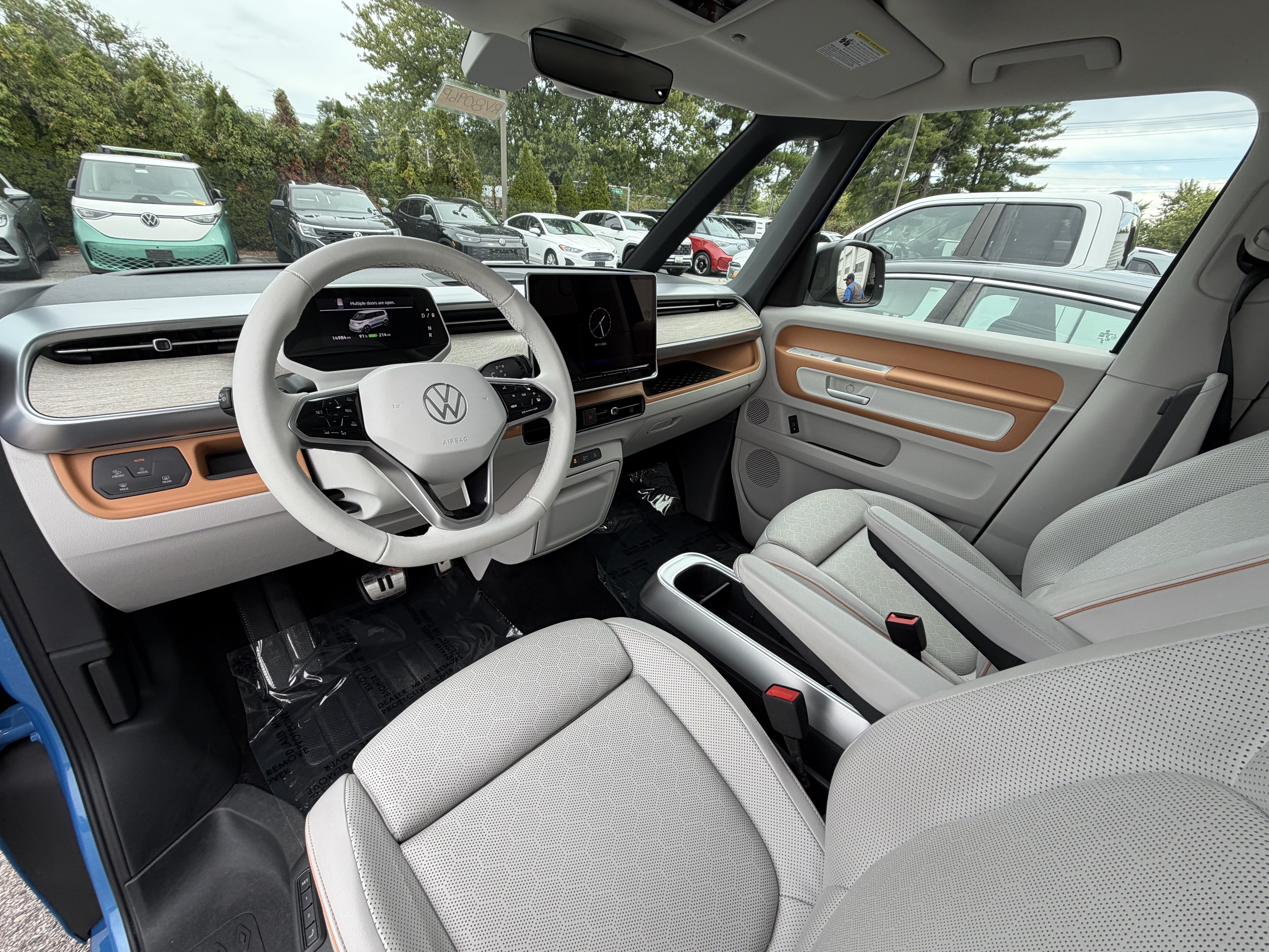 Used 2025 Volkswagen ID. Buzz 1st Edition RWD image 5