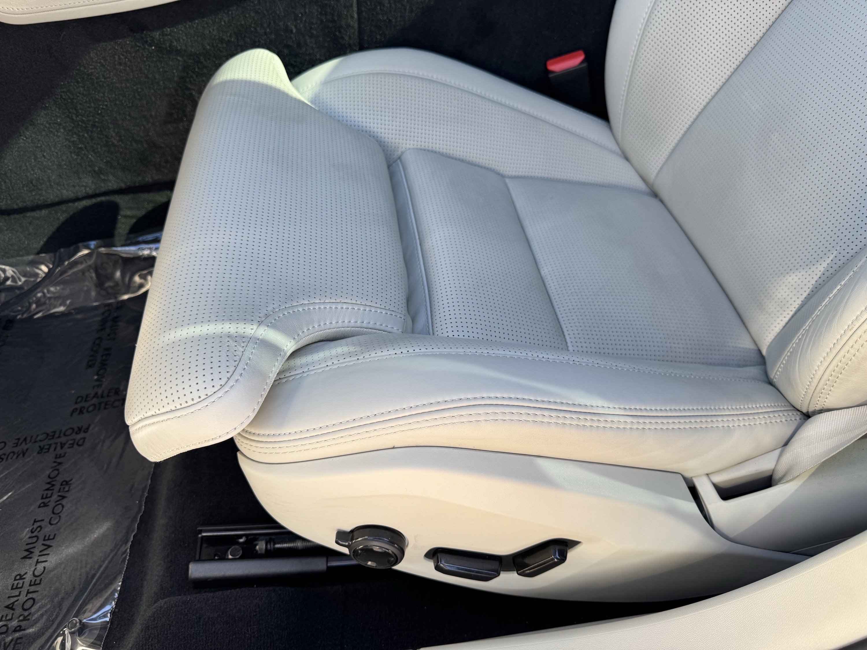 Used 2024 Volvo S90 T8 Ultimate w/ Lounge Package image 18