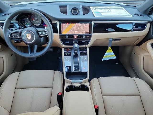 Used 2025 Porsche Macan image 16