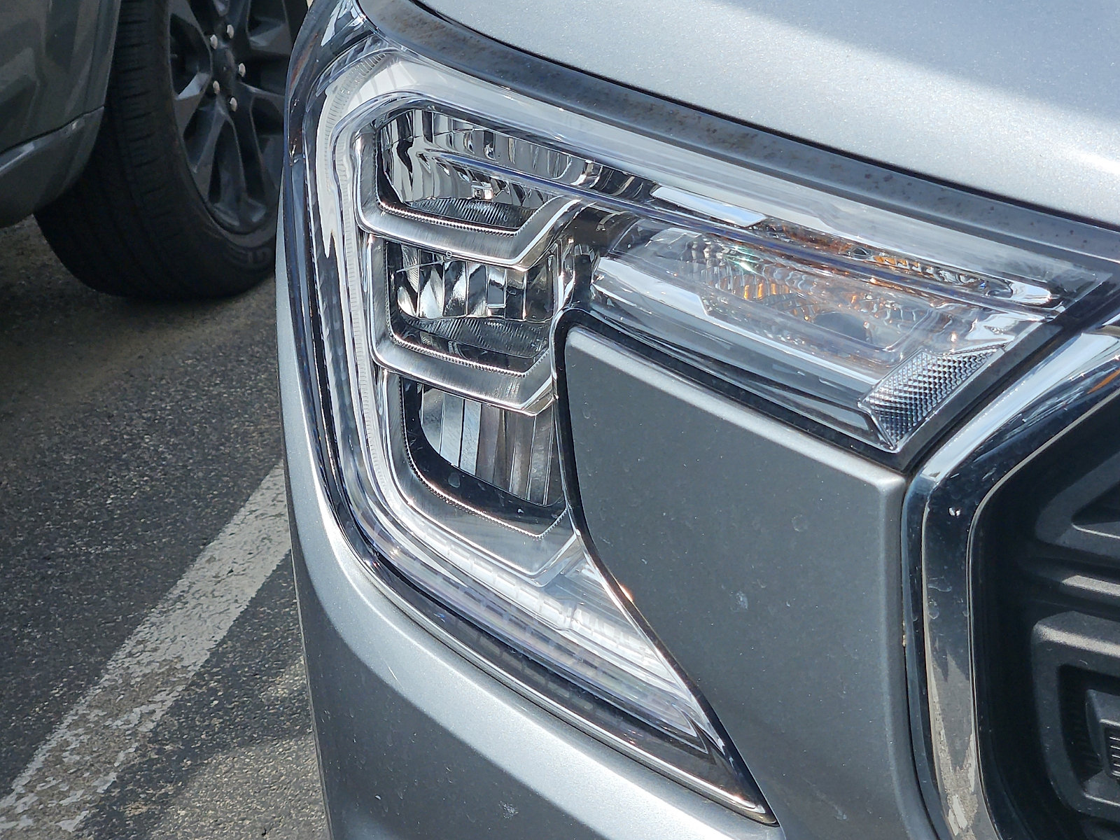 Used 2023 GMC Terrain SLE w/ Driver Convenience Package AWD/4WD image 4