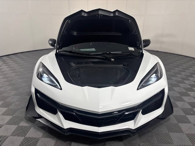 Used 2023 Chevrolet Corvette Z06 w/ Z07 Performance Package RWD image 27