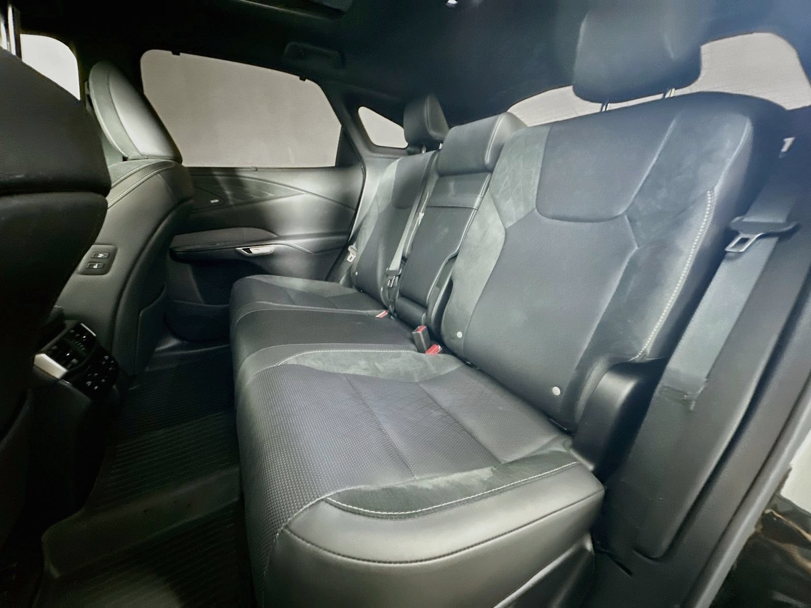 Used 2025 Lexus RX 450h AWD w/ Luxury Package image 26